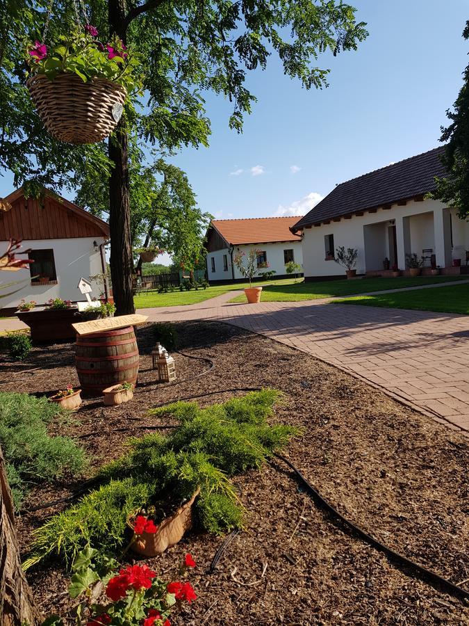 Tóth Vendégház és Apartmanház Újfehértó Extérieur photo
