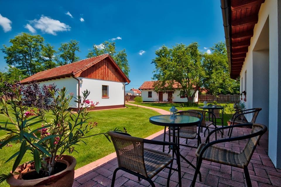 Tóth Vendégház és Apartmanház Újfehértó Extérieur photo
