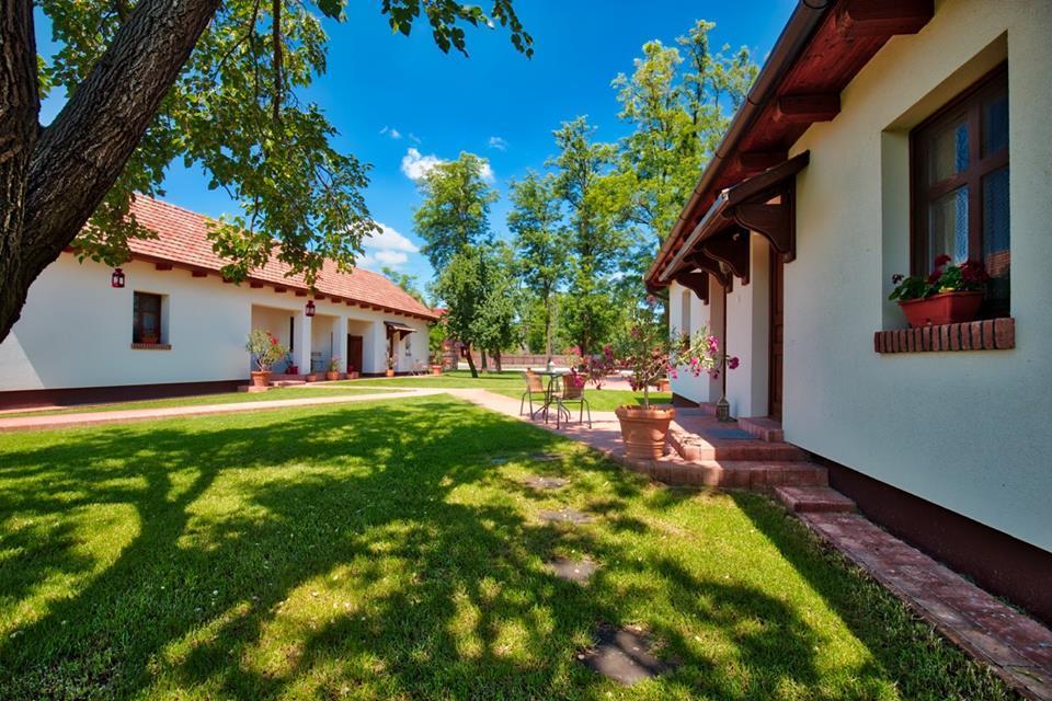 Tóth Vendégház és Apartmanház Újfehértó Extérieur photo