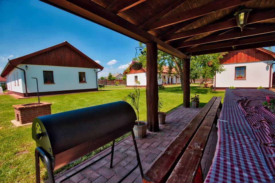 Tóth Vendégház és Apartmanház Újfehértó Extérieur photo