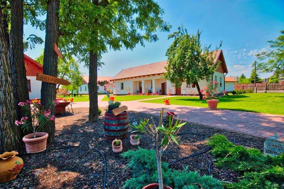Tóth Vendégház és Apartmanház Újfehértó Extérieur photo