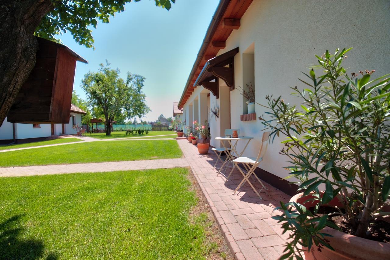 Tóth Vendégház és Apartmanház Újfehértó Extérieur photo