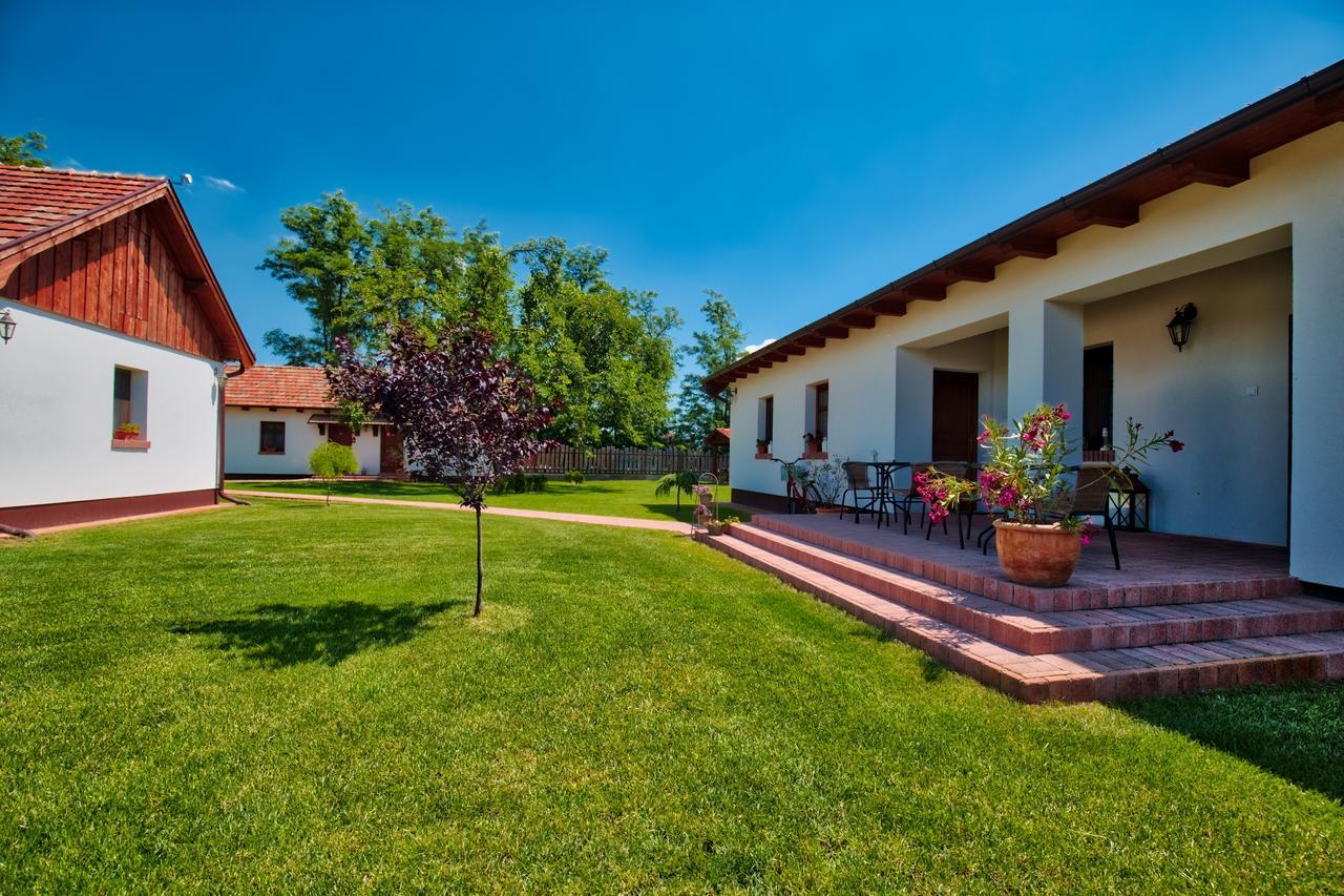 Tóth Vendégház és Apartmanház Újfehértó Extérieur photo
