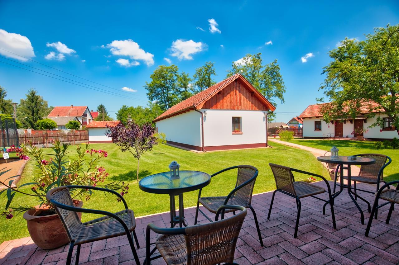 Tóth Vendégház és Apartmanház Újfehértó Extérieur photo
